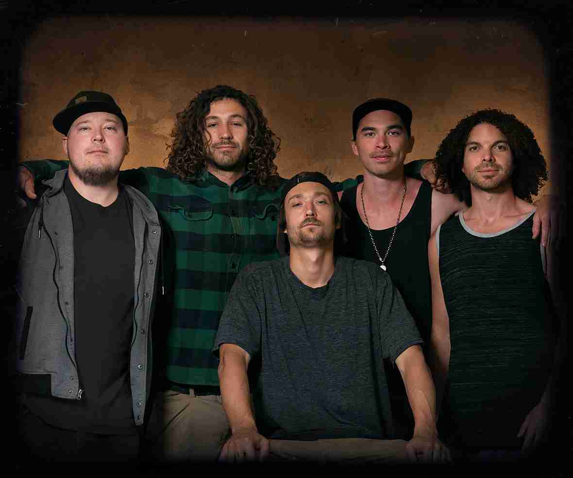 Stick Figure, maior nome do reggae dub vivo, estreia em SP