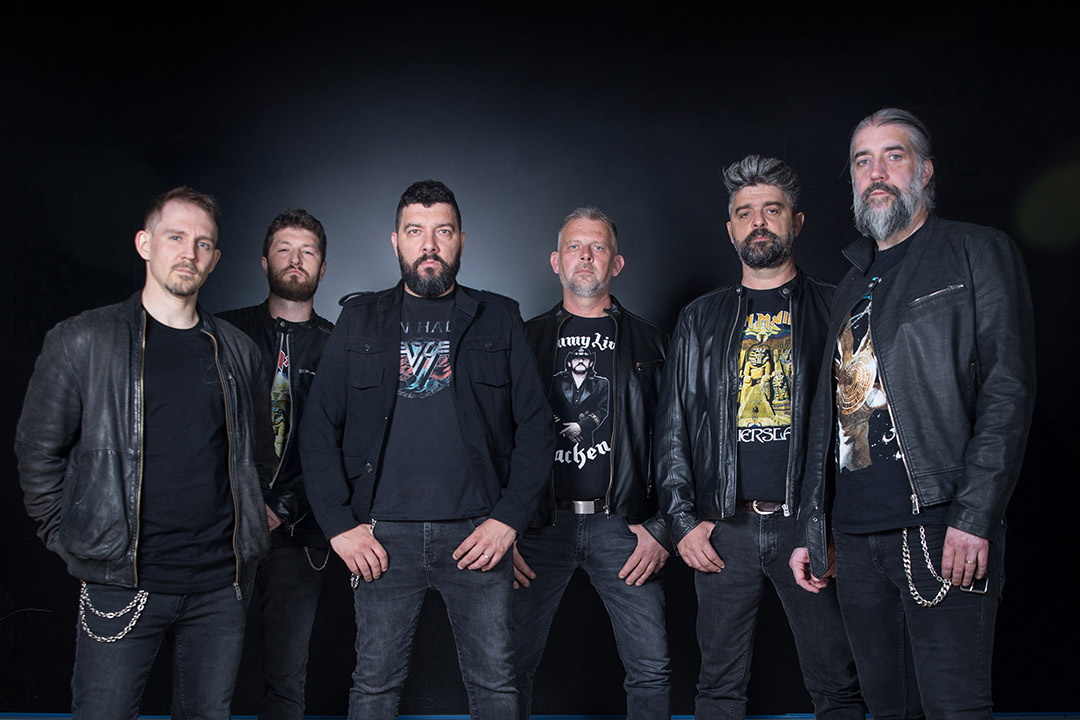 Coral croata Metaklapa em turnê no Brasil com clássicos do Iron Maiden a cappella e à luz de velas