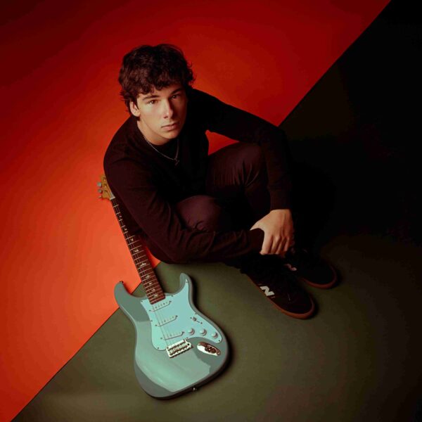 Daniel Fonseca mistura peso e sensibilidade no novo single “Behind the Mask”