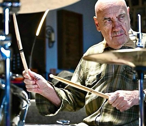 Bill Ward, ex-Black Sabbath, trabalha em dois álbuns solo inéditos