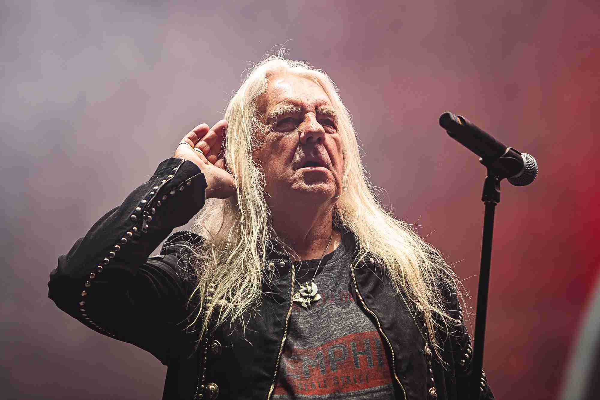 Saxon cancela shows de verão em 2025 devido a procedimento de emergência de Biff Byford
