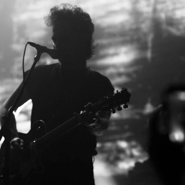 She Past Away entrega espetáculo imersivo em São Paulo