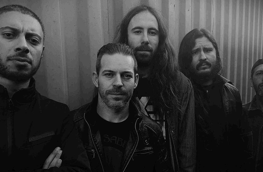 Exequator apresenta um político corrupto narrando a própria história em videoclipe de “Stealin’ Vote”