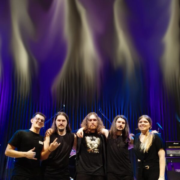 Santa Harpia lança álbum de estreia “Harpia’s Blessing”