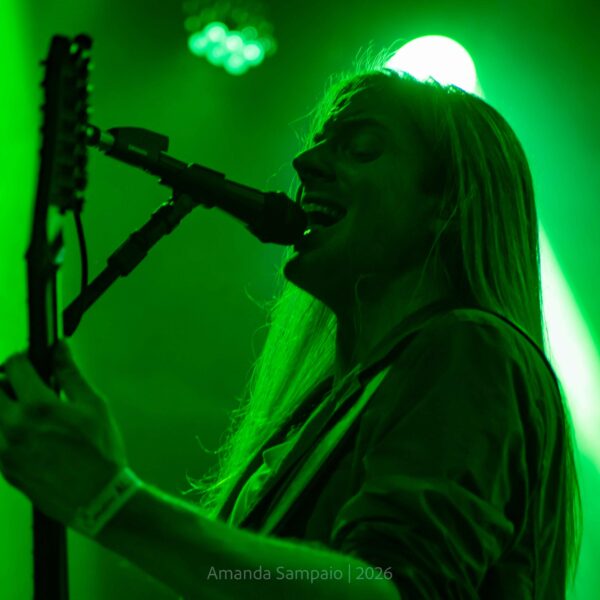 EM PLENA QUARTA-FEIRA, VOLA LOTA O HANGAR 110 EM ÓTIMA APRESENTAÇÃO