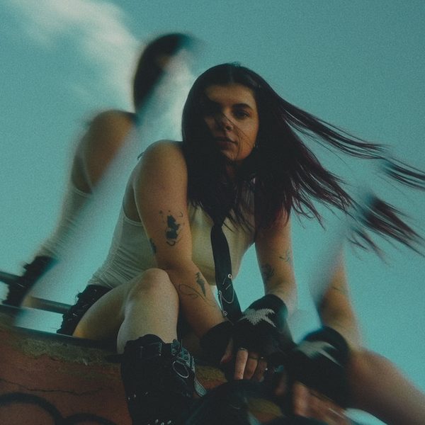 Aléxia, atração do Somos Rock 2026, abre nova fase e revela capa de Garra