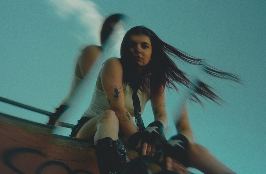 Aléxia, atração do Somos Rock 2026, abre nova fase e revela capa de Garra