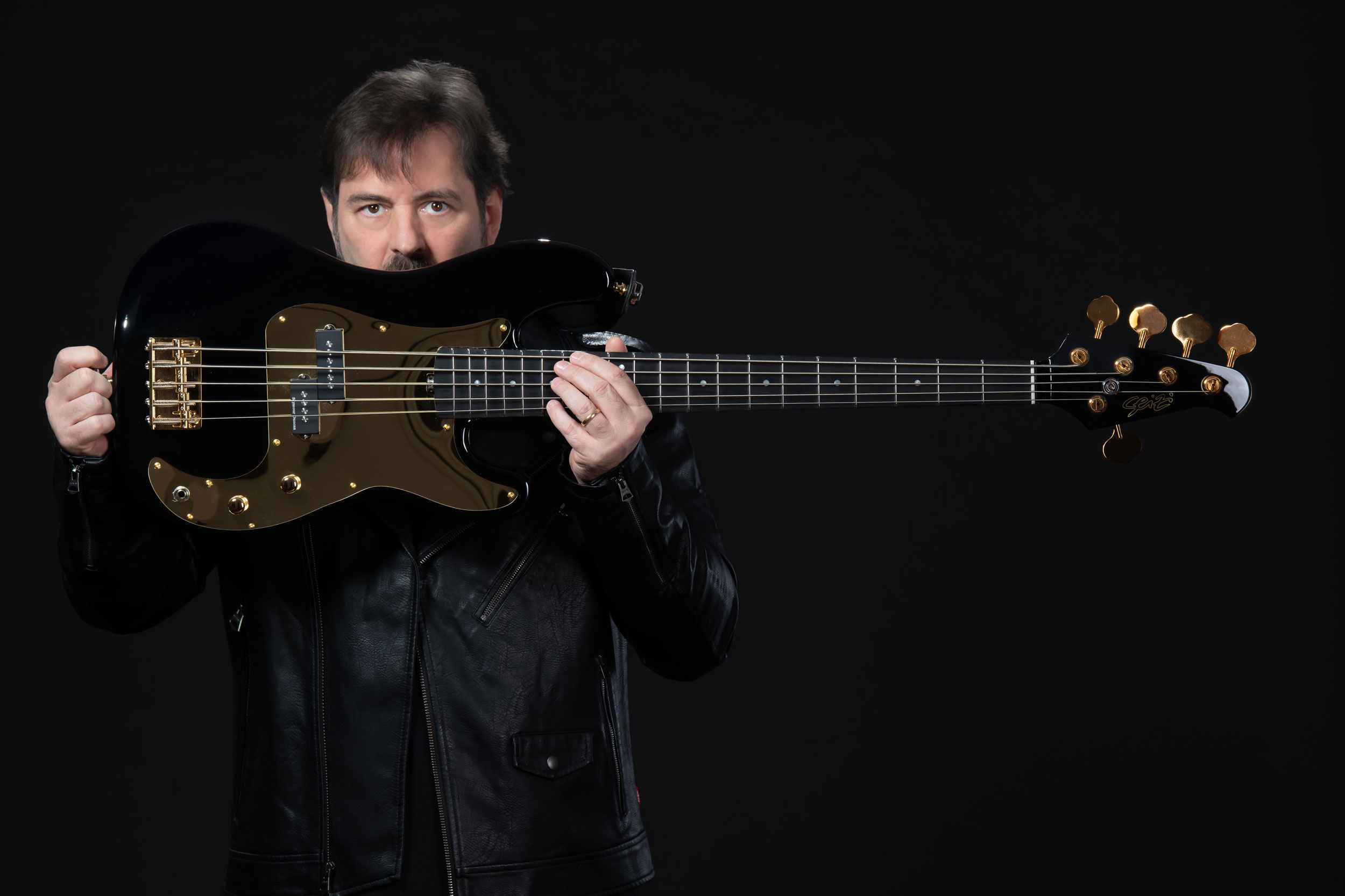 Andria Busic lança primeiro álbum solo “Life As It Is” pela Dynamo Records