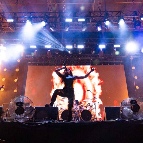 Arch Enemy encerra primeira noite do Bangers com espetáculo de alto nível e o batismo emocional de sua nova formação 