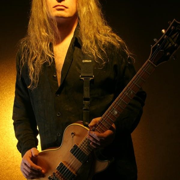 Roland Grapow traz ao Brasil show especial celebrando 30 anos de clássico do Helloween