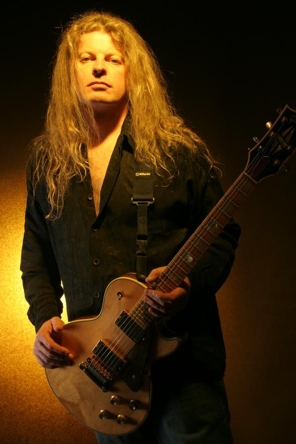 Roland Grapow traz ao Brasil show especial celebrando 30 anos de clássico do Helloween
