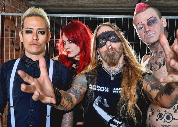 Baterista do Coal Chamber, Mikey Cox, anuncia remissão após um ano de tratamento contra o câncer