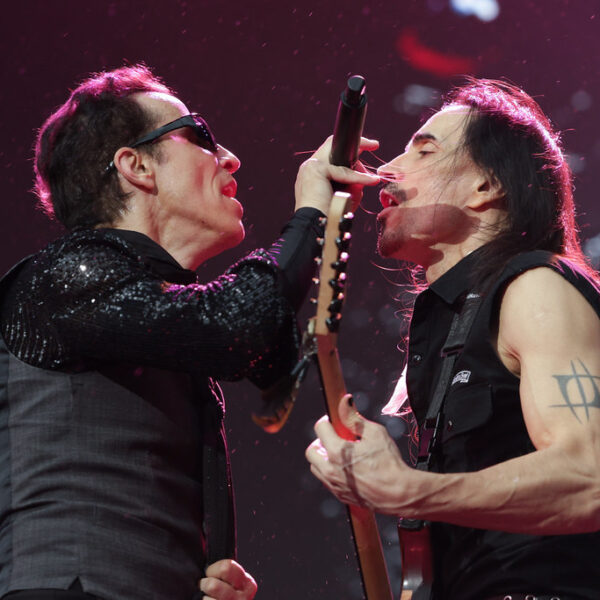 Extreme transforma o Monsters of Rock em uma celebração de clássicos e energia atemporal