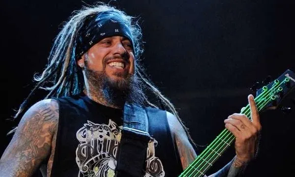 Fieldy revela que decisão de se afastar do Korn foi influenciada por COVID-19 e recusa à vacinação