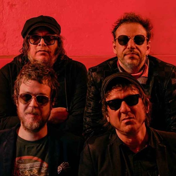 Cachorro Grande consolida retorno à estrada com show no Cine Joia (SP)