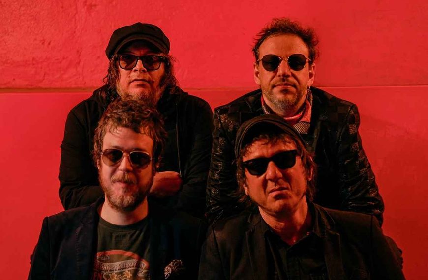 Cachorro Grande consolida retorno à estrada com show no Cine Joia (SP)