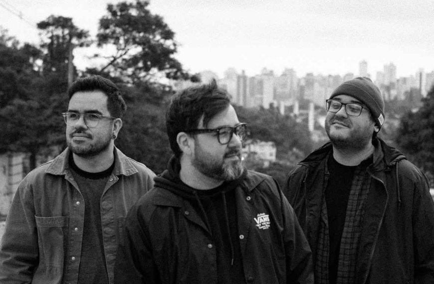 Dimanite Club volta com disco sobre desgaste, luto e o custo de seguir em frente