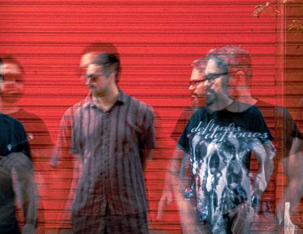 Mourning Sky rompe o silêncio sobre saúde mental masculina em “Into Your Shoes”