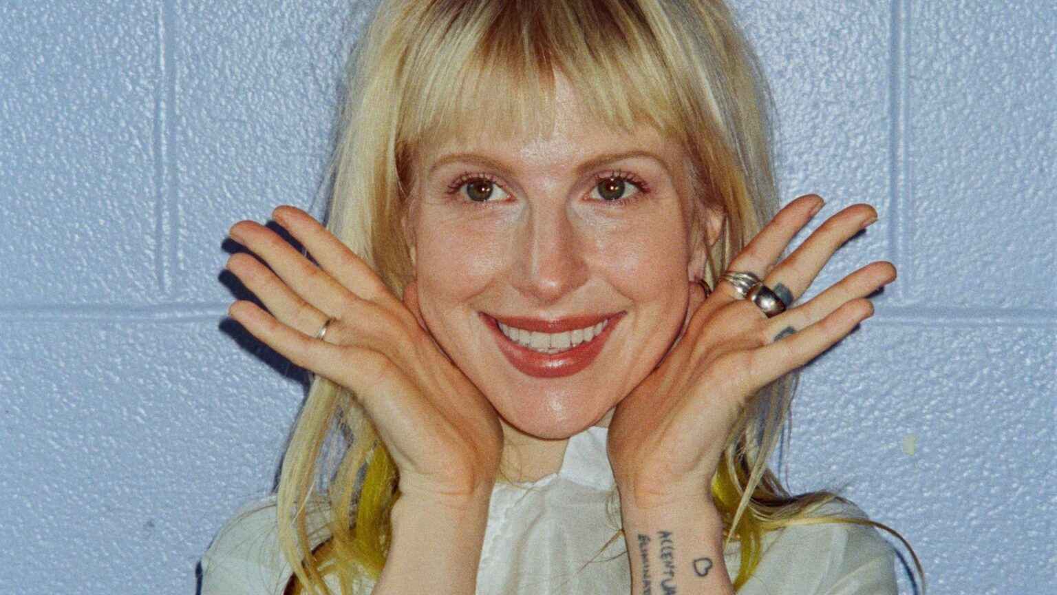 Hayley Williams anuncia show extra em São Paulo após alta demanda por ingressos