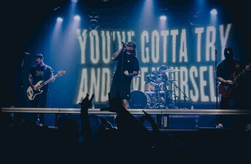 Testando o anti-depressivo: The Amity Affliction emociona fãs com show de House of Cards
