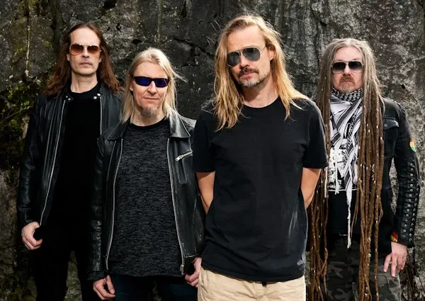 FLAT EARTH lança novo single “1985” com ex-integrantes de HIM e Amorphis