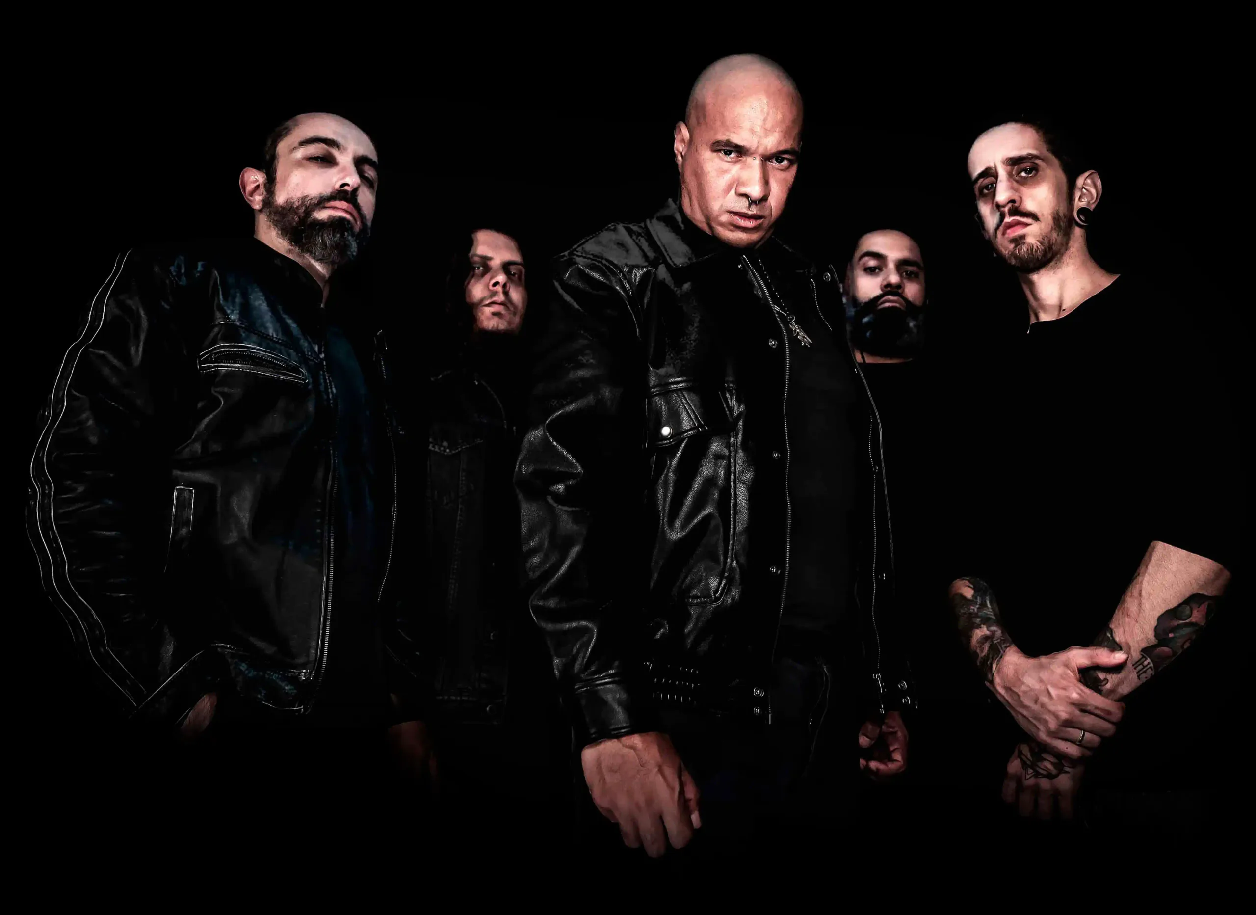 DarkTower abre nova era com “Invasão” e anuncia álbum com forte carga conceitual “DISSENSU”