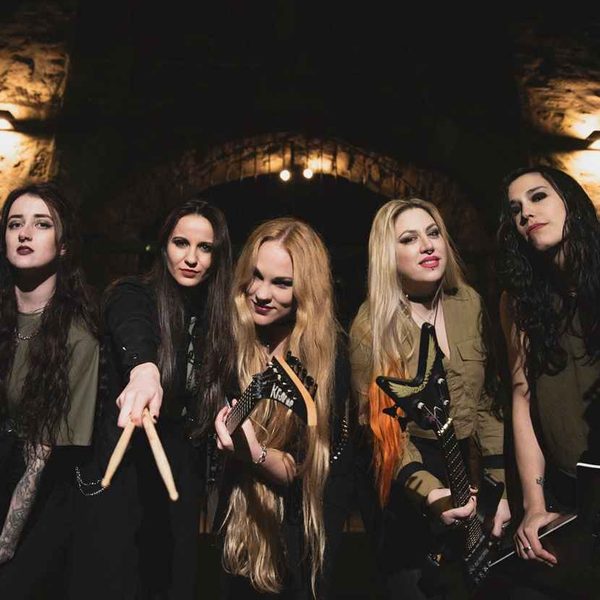 Nervosa cai na estrada com “Slave Machine” e confirma série de shows pelo Brasil