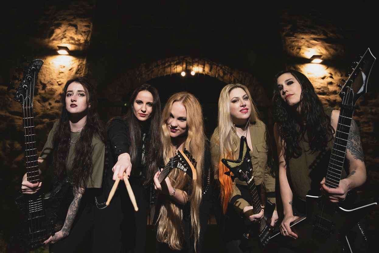 Nervosa cai na estrada com “Slave Machine” e confirma série de shows pelo Brasil