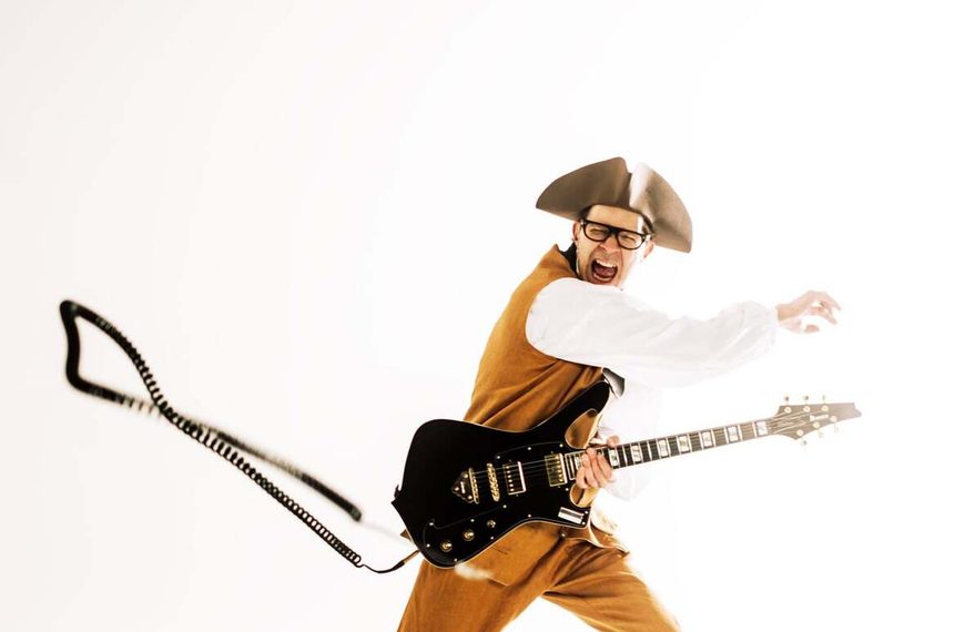Paul Gilbert volta ao Brasil em setembro com turnê do novo álbum WROC