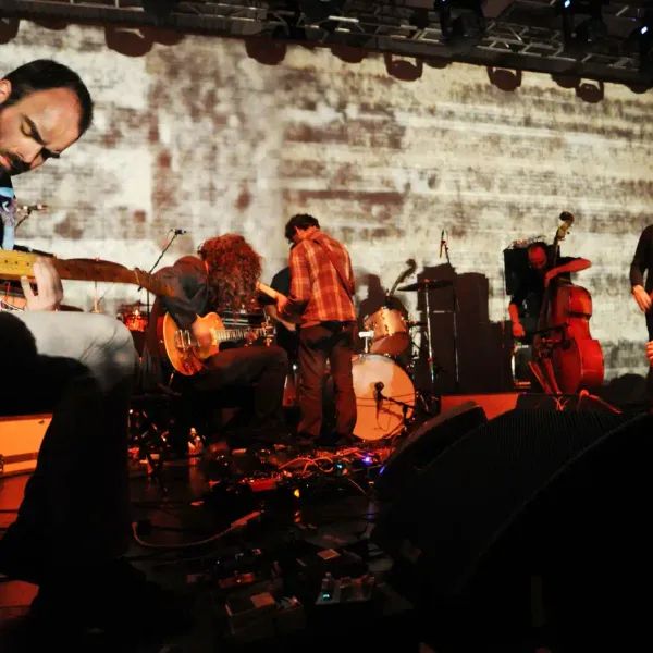 Godspeed You! Black Emperor anuncia primeiro show no Brasil após mais de 30 anos de carreira
