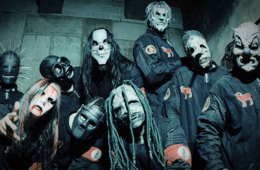 Livro não autorizado sobre a ascensão do SLIPKNOT e a criação do álbum Iowa chegará em agosto