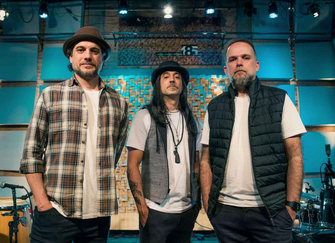 OXE apresenta “Voando Baixo”, espetáculo que une rock e cultura popular nordestina