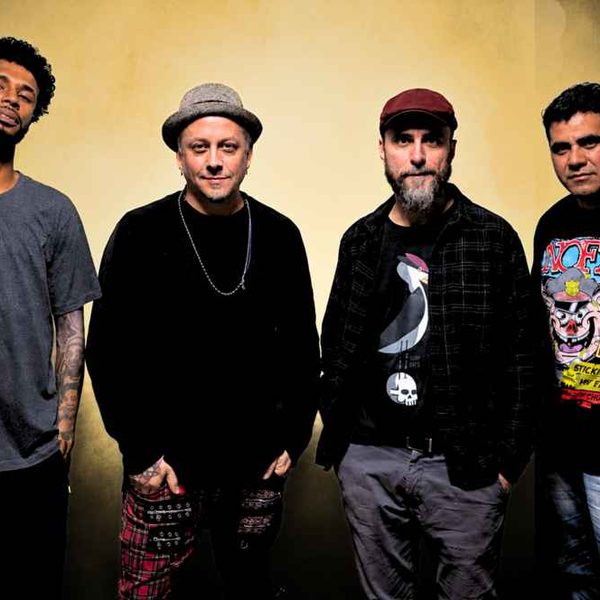 The Bombers:  “Nosso projeto maluco de gravar um disco ao vivo de 30 anos virou um show pra TV”