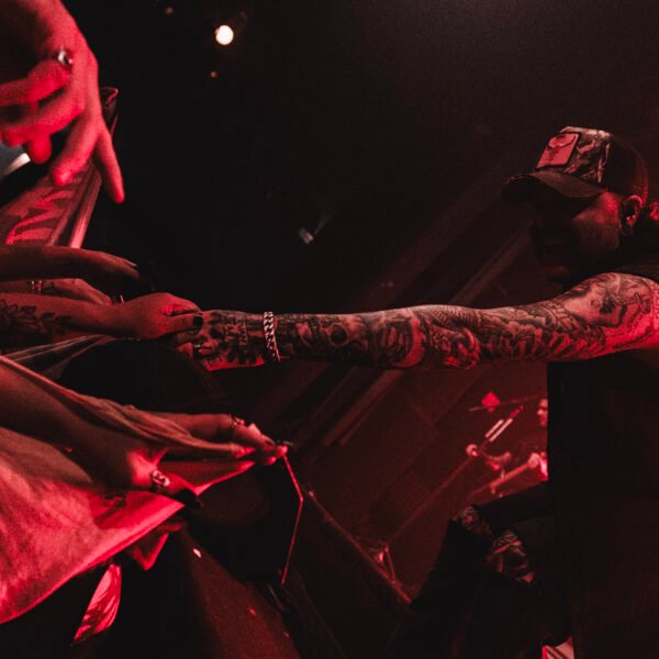 Memphis May Fire e Blessthefall incendeiam São Paulo em noite de metalcore