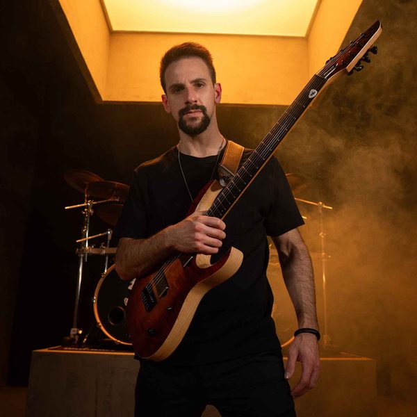 Guitarrista Luiz Toffoli reflete sobre o tempo, a vida e as despedidas no single “Whispers of Time”