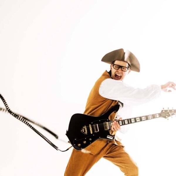 Paul Gilbert promete hard rock e virtuosismo em dois shows no Brasil