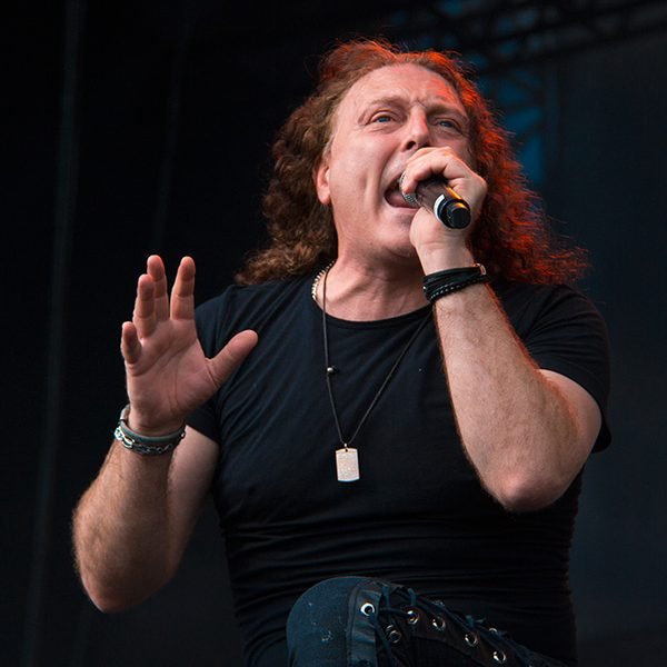 Fabio Lione apresenta “Dawn of Victory” com orquestra em sete cidades brasileiras