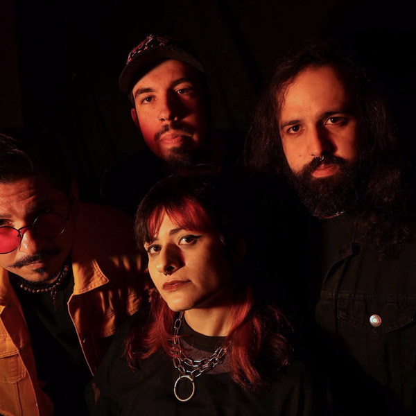 Radioativa flerta com metal alternativo e alt-rock em Angústia, 1º single do álbum Retalhos