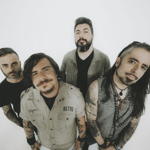 Superfuzzy resgata referências do grunge dos anos 90 no single “Sem Direção”