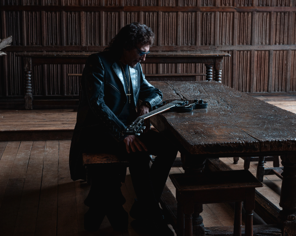 Tony Iommi lança o single “Stormwatcher”