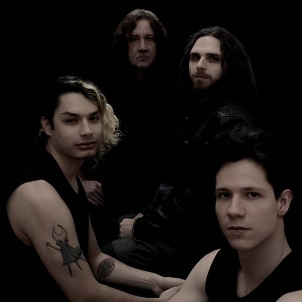 Fabiano Negri & Bebê Diabo mergulham nas trevas do heavy metal clássico em “The Lord’s Curse”