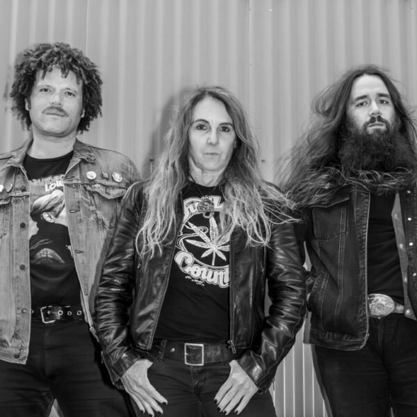 Pioneiro do stoner doom, Acid King volta ao Brasil em 2027