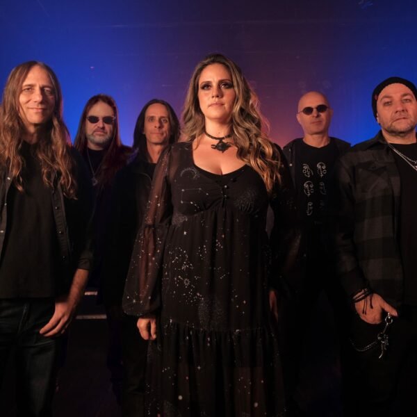 Twilight Aura lança segundo álbum em edição limitada de vinil