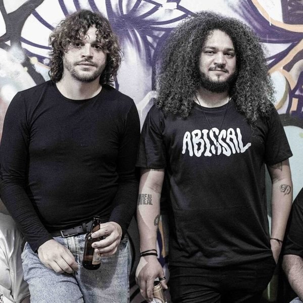 Abissal mergulha na memória na nova música “Flashes”